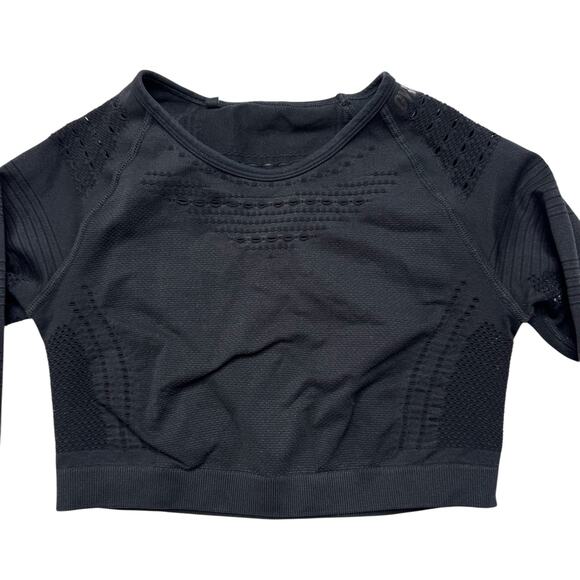 GYMSHARK Glow Long Sleeve Crop Top in Black Size XS Womens Cutouts Thumbhole - Picture 3 of 7